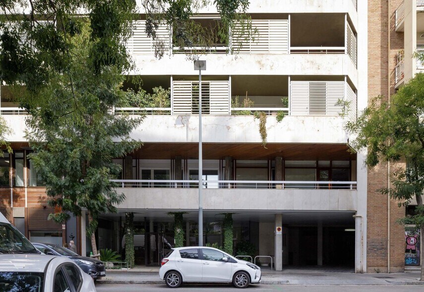 Carrer de Francesc Carbonell, 21-23, Barcelone, Barcelona à louer - Photo du bâtiment - Image 2 de 6