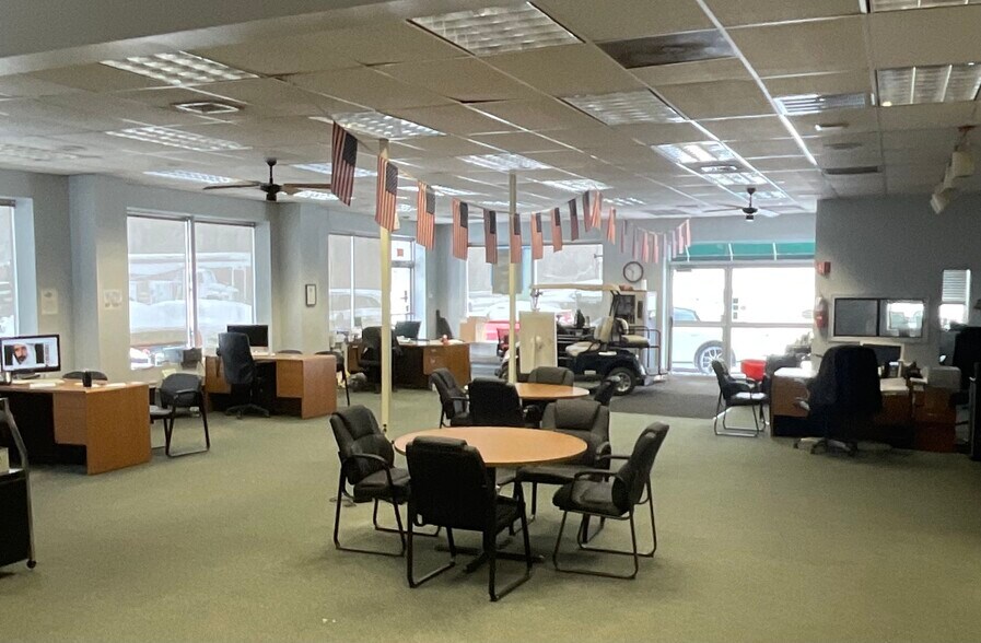 415 Brockton Ave, Abington, MA à louer - Photo du bâtiment - Image 2 de 9