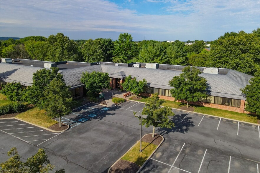 1525 Valley Center Pky, Bethlehem, PA for lease - Building Photo - Image 3 of 111