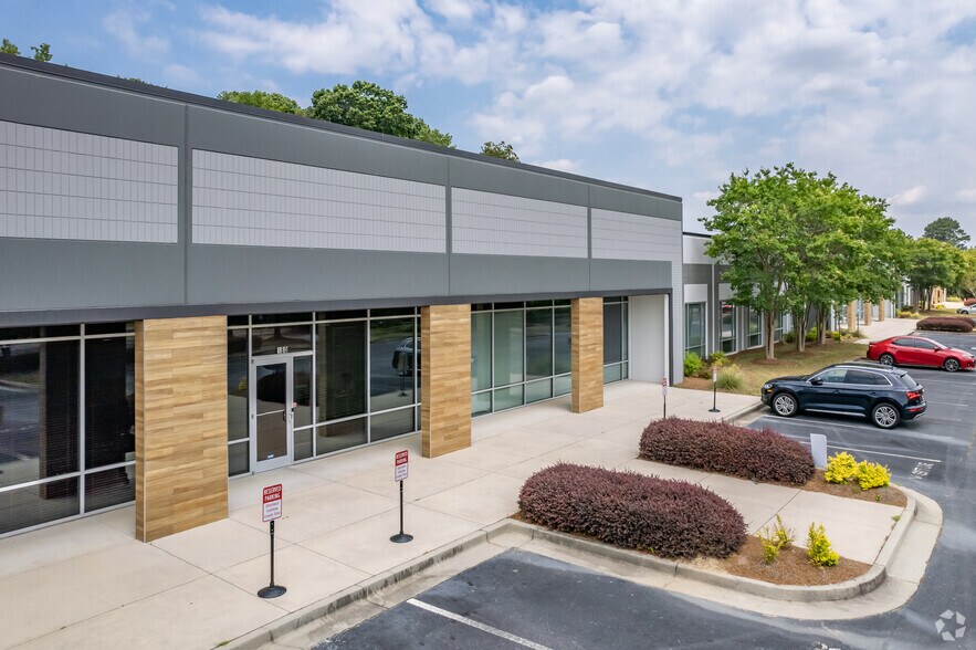 3800 Camp Creek Pky SW, Atlanta, GA à louer - Photo du bâtiment - Image 1 de 12