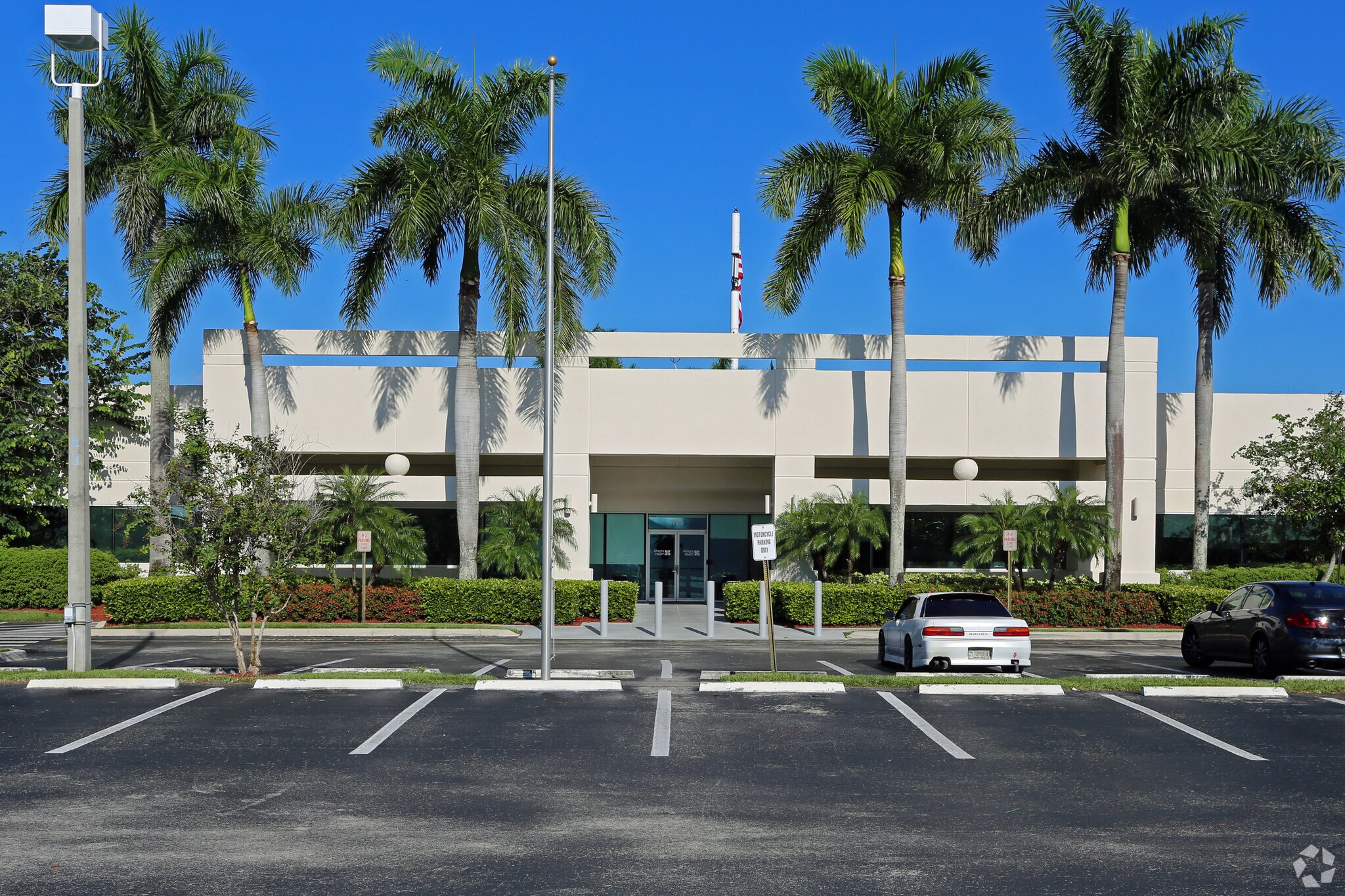 1725 N Commerce Pky, Weston, FL à louer Photo principale- Image 1 de 13