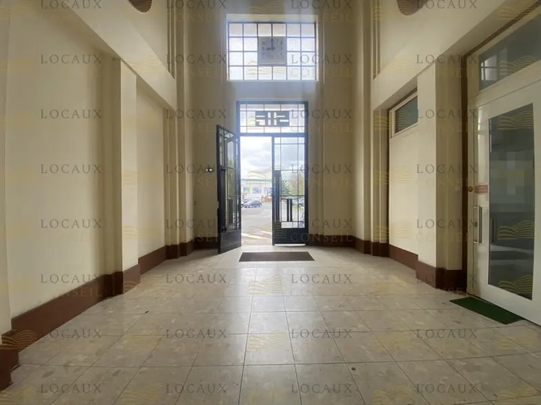 Flex dans Bobigny à louer - Hall d’entrée - Image 2 de 4