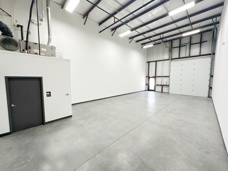 5720-5724 N Commerce Ct, Alpharetta, GA à louer - Photo intérieure - Image 3 de 7