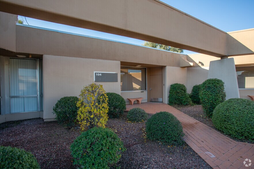 310 N Wilmot Rd, Tucson, AZ à louer - Photo du bâtiment - Image 3 de 5