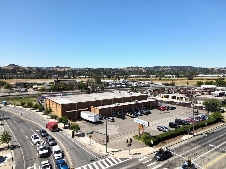 1000 Lakeville St, Petaluma, CA for sale - Building Photo - Image 1 of 3