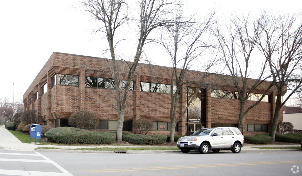 445 W Jackson Ave, Naperville, IL à louer - Photo du bâtiment - Image 2 de 20