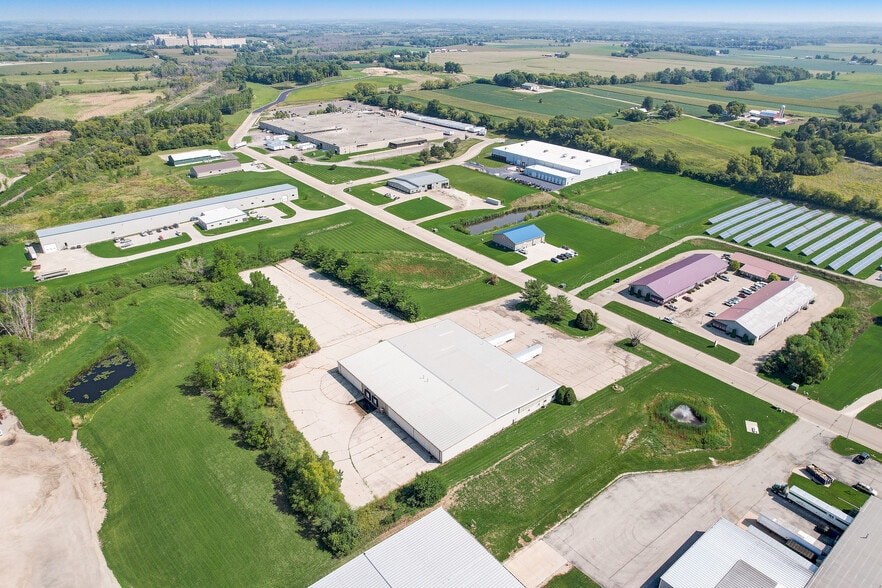 761 N Parkway St, Jefferson, WI for sale - Building Photo - Image 3 of 8