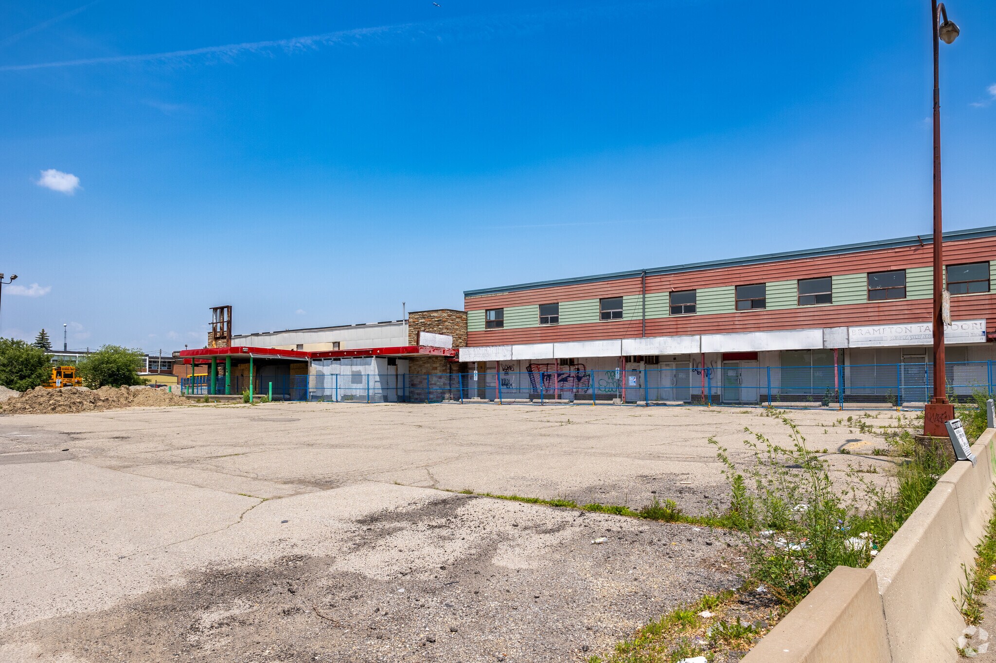 16-26 Kennedy Rd N, Brampton, ON à vendre Photo principale- Image 1 de 1