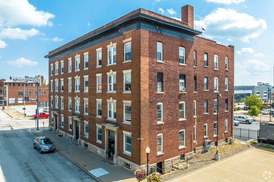 401 W 4th St, Davenport, IA à vendre - Photo du bâtiment - Image 2 de 4