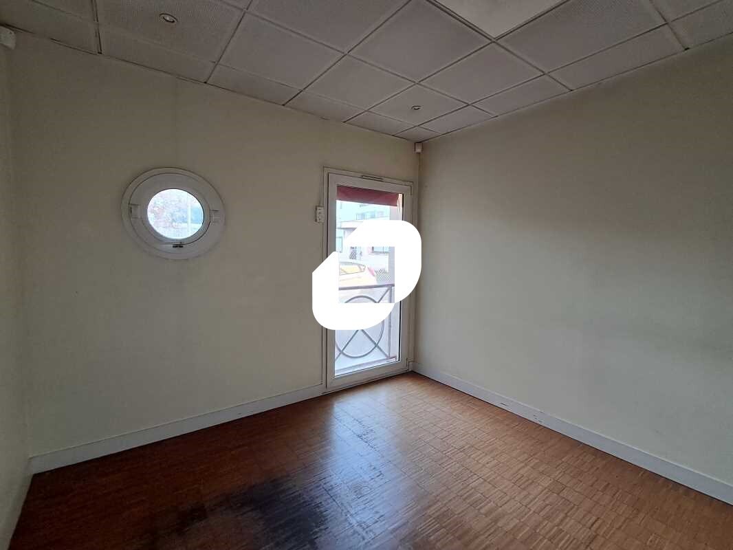 Office in Bordeaux for sale Interior Photo- Image 1 of 18
