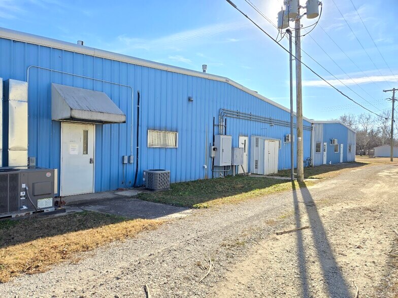111 E 5th St, Mound Valley, KS à vendre - Photo du bâtiment - Image 2 de 32