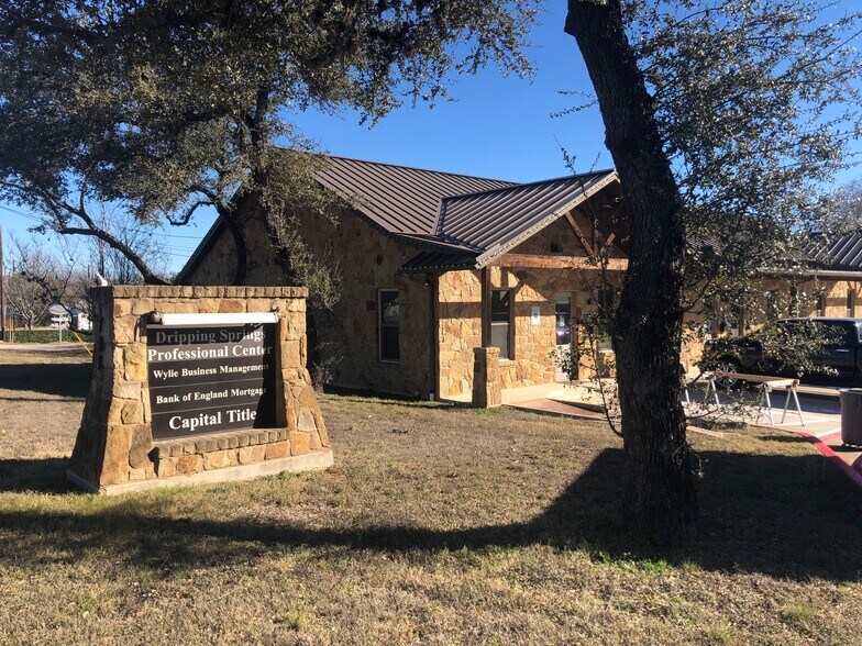 701 W Highway 290, Dripping Springs, TX à louer - Photo du bâtiment - Image 2 de 10
