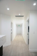 436 N Roxbury Dr, Beverly Hills, CA for lease Interior Photo- Image 2 of 4