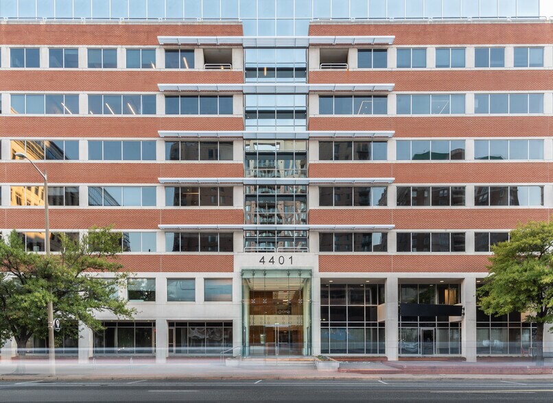 4401 N Fairfax Dr, Arlington, VA à louer - Photo du bâtiment - Image 3 de 12