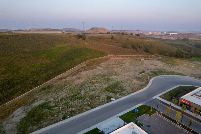 Plus de détails pour 319 Nolanridge Crt NW, Calgary, AB - Bureau à vendre