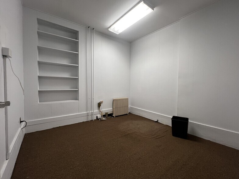 37 E Main St, Oyster Bay, NY à louer - Photo du bâtiment - Image 2 de 17