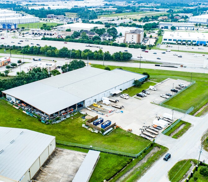 11300 Windfern Rd, Houston, TX à louer - Photo du bâtiment - Image 3 de 11