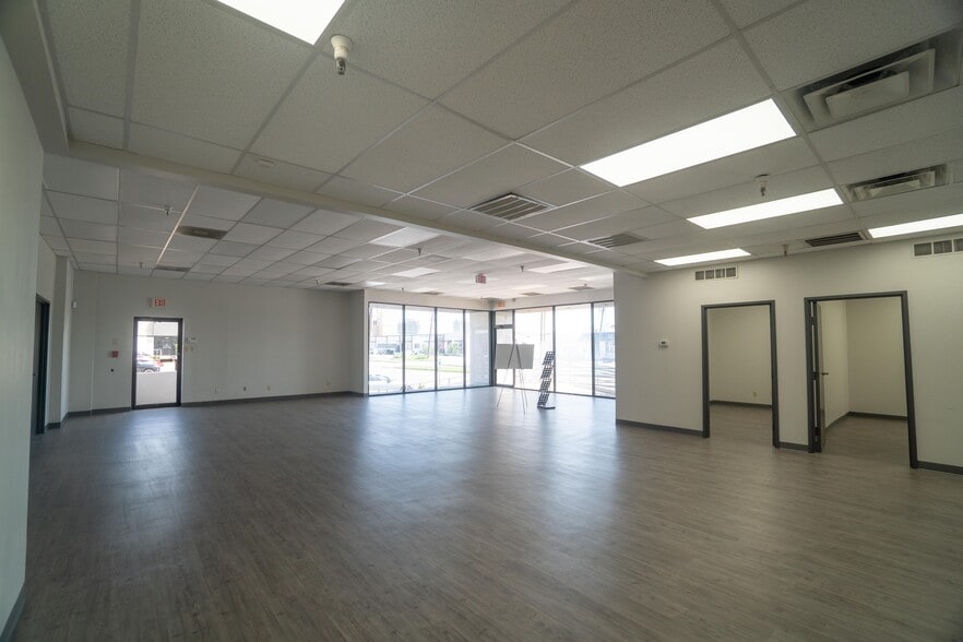 601-611 W Mockingbird Ln, Dallas, TX for lease - Interior Photo - Image 3 of 5