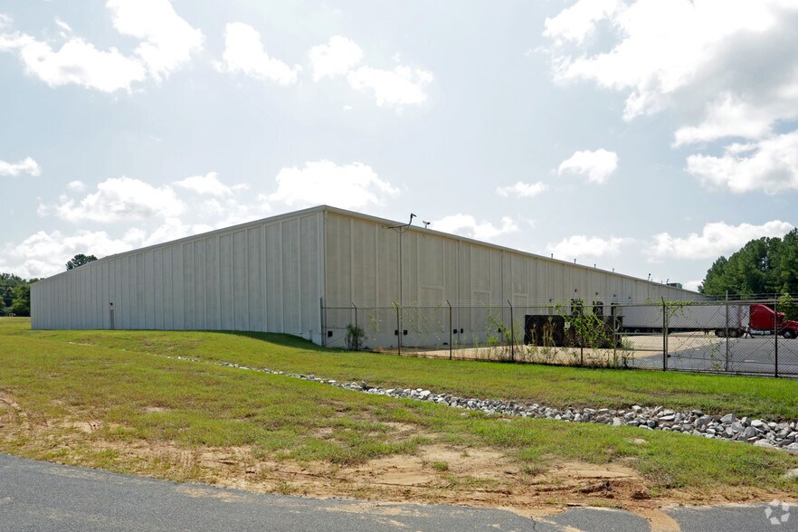2710 Weck Dr, Durham, NC à louer - Photo du bâtiment - Image 3 de 13