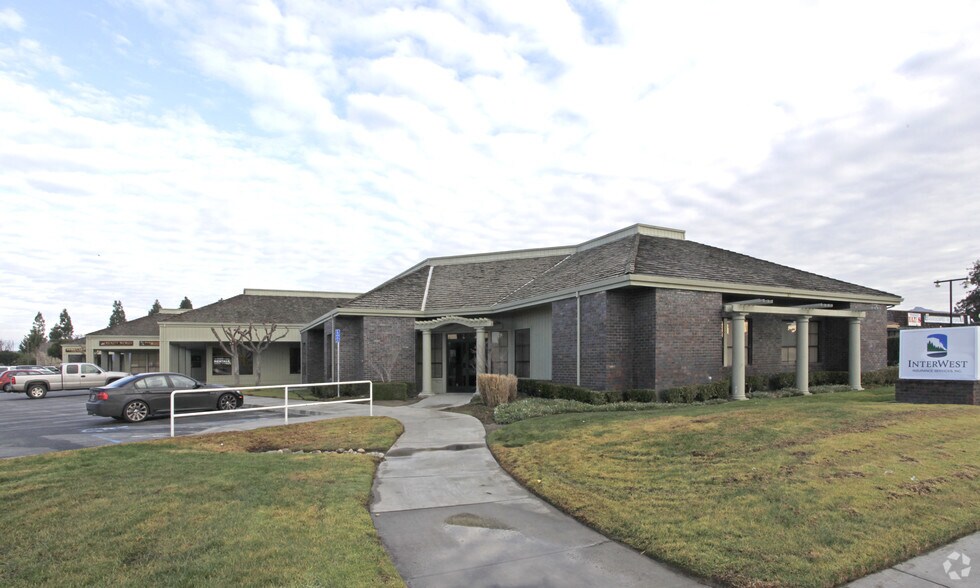 330 Tres Pinos Rd, Hollister, CA à louer - Photo du bâtiment - Image 2 de 2