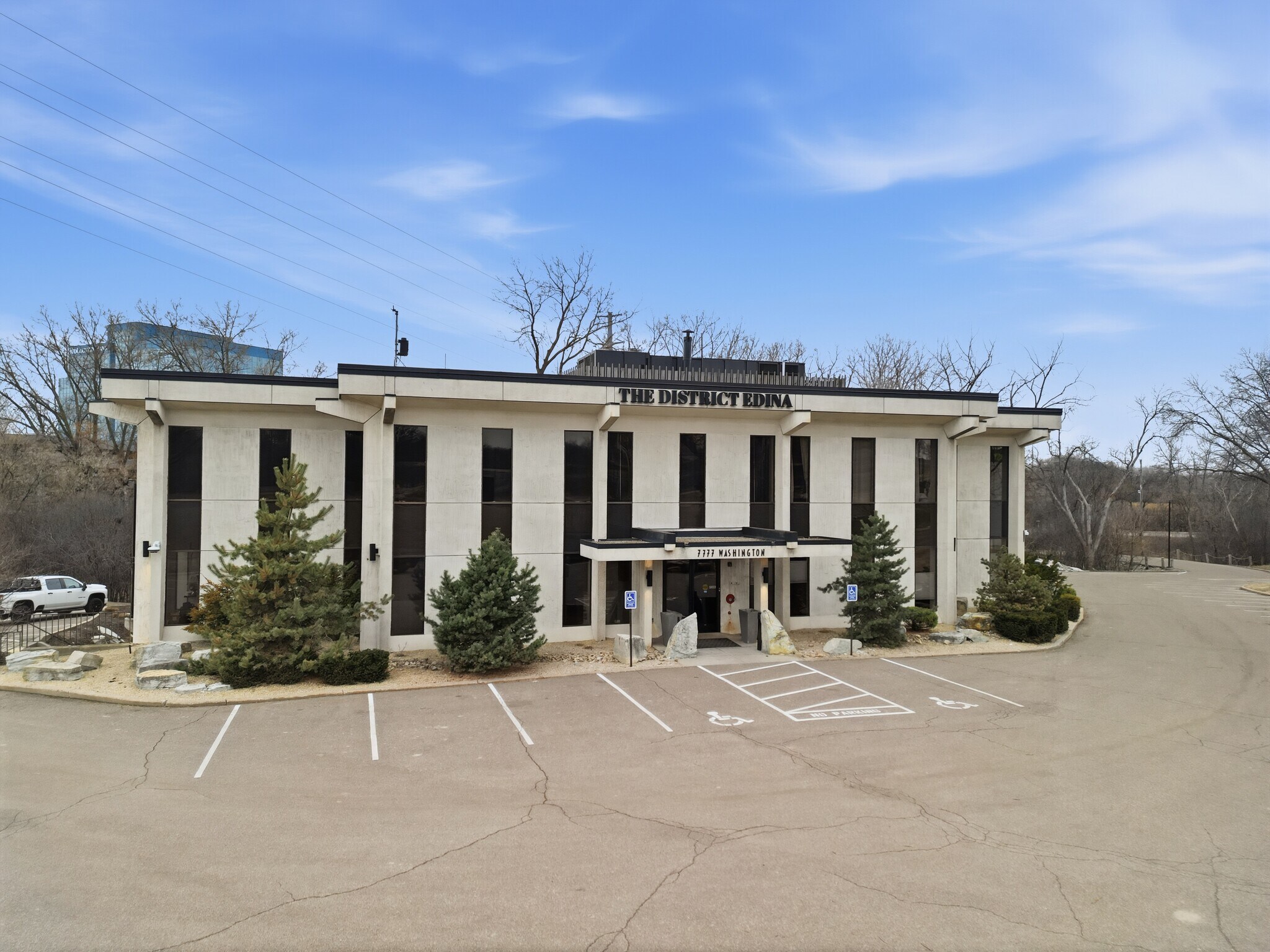 7777 Washington Ave S, Minneapolis, MN à vendre Photo du bâtiment- Image 1 de 38