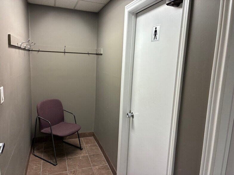 179 King St E, Oshawa, ON à louer - Photo intérieure - Image 3 de 9