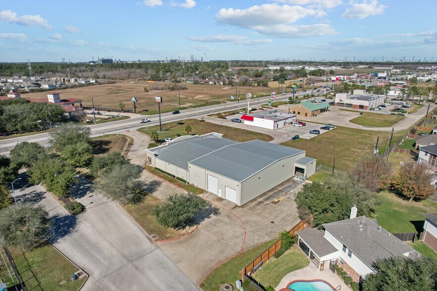 7910 N Hwy 146, Baytown, TX for lease - Building Photo - Image 2 of 20