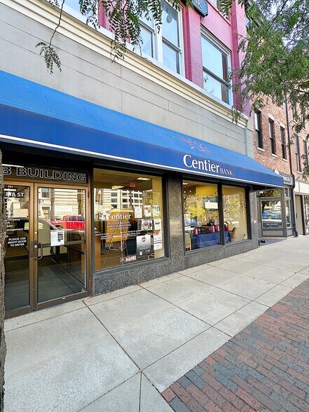 323 Columbia St, Lafayette, IN à louer - Photo du bâtiment - Image 3 de 14