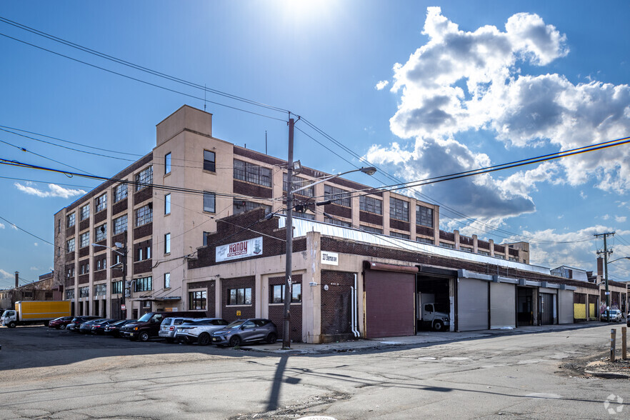 337-351 Sherman Ave, Newark, NJ for lease - Building Photo - Image 2 of 6