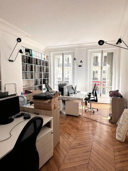 8 Rue La Boétie, Paris for lease - Building Photo - Image 2 of 9