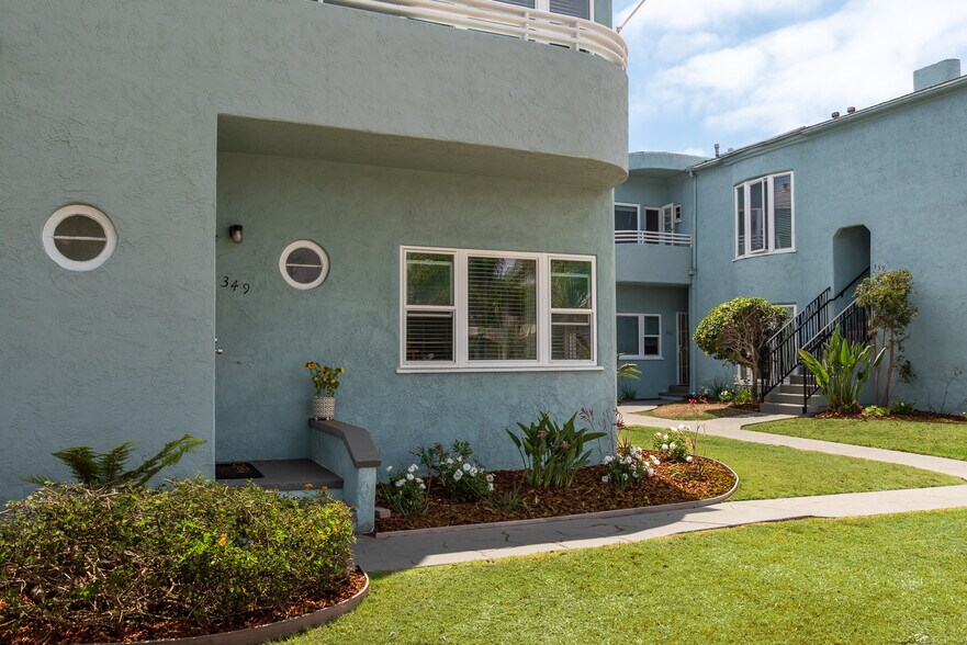349-363 D Ave, Coronado, CA à vendre - Photo du bâtiment - Image 3 de 25