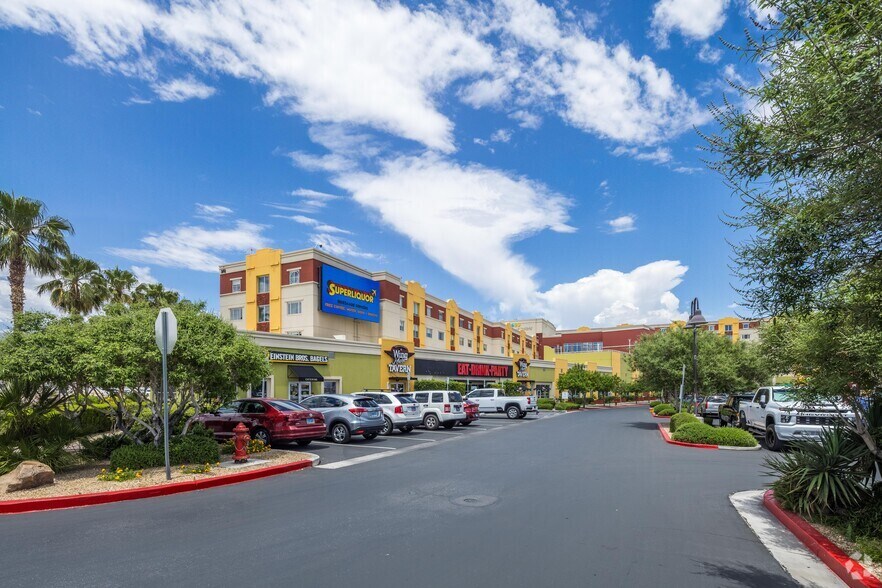 372 E Tropicana Ave, Las Vegas, NV à louer - Photo du bâtiment - Image 2 de 4