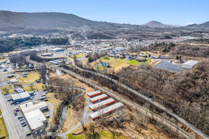 129 Goldwing Dr, North Tazewell, VA à vendre - Photo du bâtiment - Image 3 de 9
