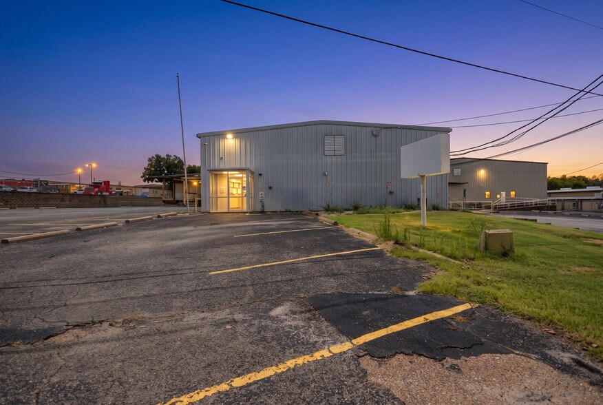 2307 E Erwin St, Tyler, TX à louer - Photo du bâtiment - Image 3 de 49