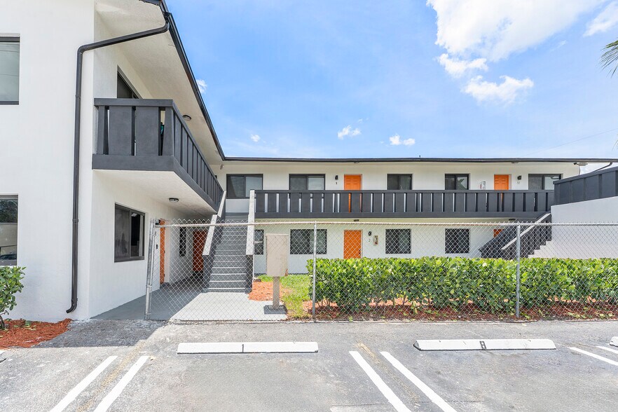 940 NW 8th Ave, Pompano Beach, FL à vendre - Photo du bâtiment - Image 2 de 36