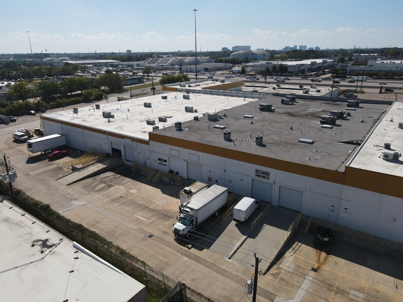 1530 W Sam Houston Pky N, Houston, TX for lease - Building Photo - Image 2 of 15