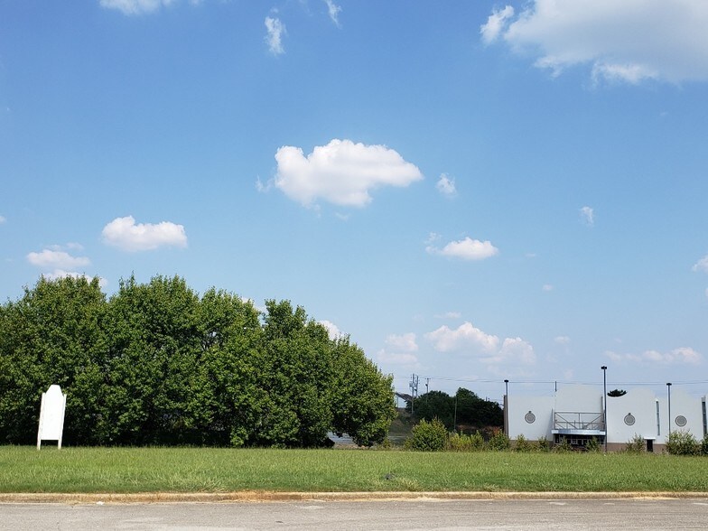 6500 EJ Oliver Blvd, Fairfield, AL for sale - Building Photo - Image 2 of 20