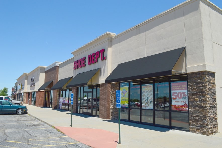 400 S Johnson Dr, Nevada, MO à louer - Photo du bâtiment - Image 2 de 4