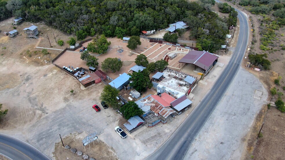 1791 Hueco Springs Rd loop, New Braunfels, TX à vendre - Photo du bâtiment - Image 2 de 35