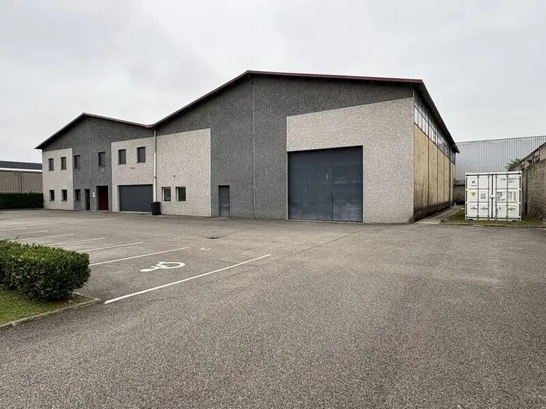 Office in Décines-Charpieu for sale - Building Photo - Image 1 of 11