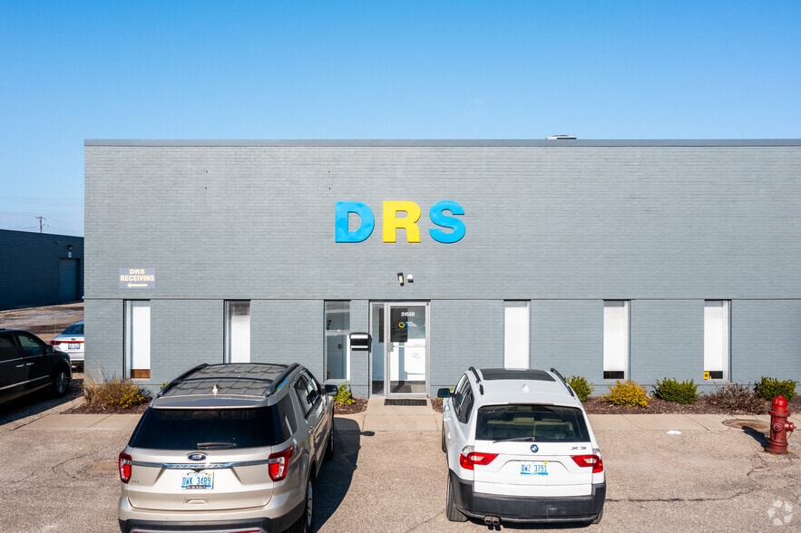 31520 Pamco Dr, Livonia, MI for lease - Building Photo - Image 2 of 4