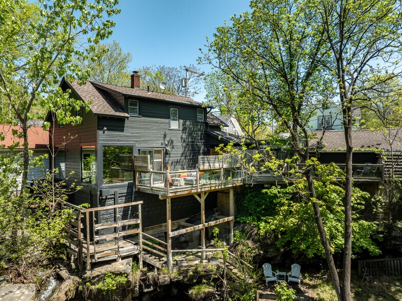 8 Tannery Brook Rd, Woodstock, NY à vendre - Photo du bâtiment - Image 3 de 40