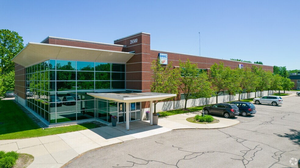 28300 Orchard Lake Rd, Farmington Hills, MI à louer - Photo du bâtiment - Image 1 de 7