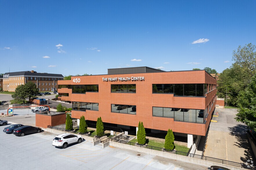 450 N New Ballas Rd, Creve Coeur, MO à louer - Photo du bâtiment - Image 2 de 10