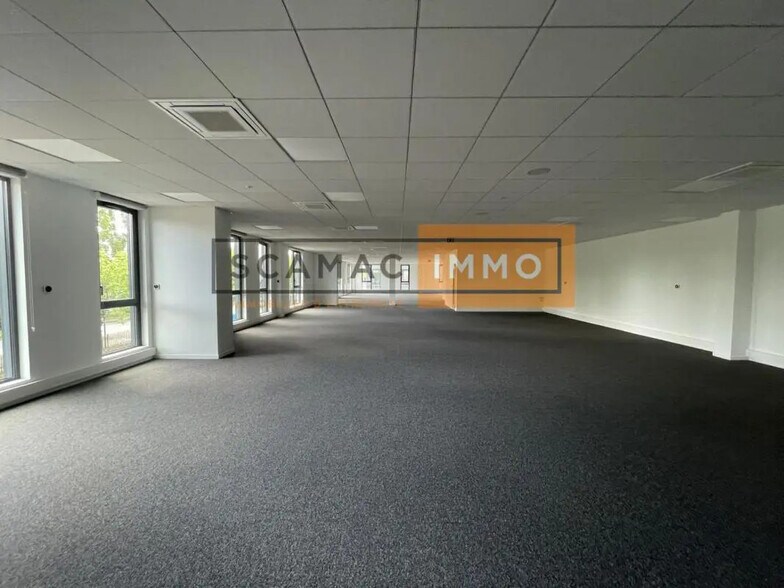 Office in La Courneuve for lease - Interior Photo - Image 3 of 5