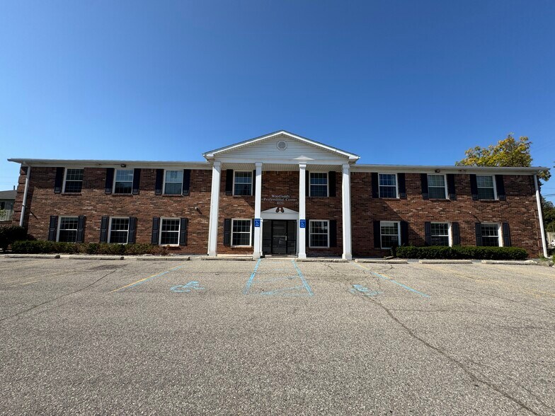 8123 Grand River Rd, Brighton, MI à louer - Photo du bâtiment - Image 2 de 15