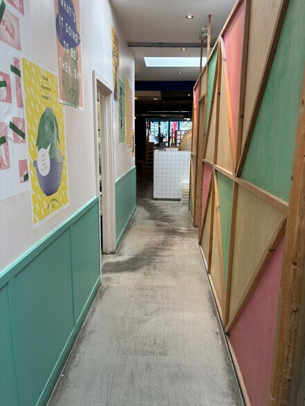 521 Norwood Rd, Londres à louer - Photo du bâtiment - Image 3 de 6