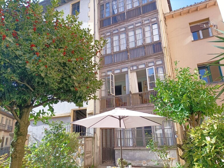Calle del Póstigo Bajo, 1, Oviedo, Asturias for sale - Building Photo - Image 1 of 1