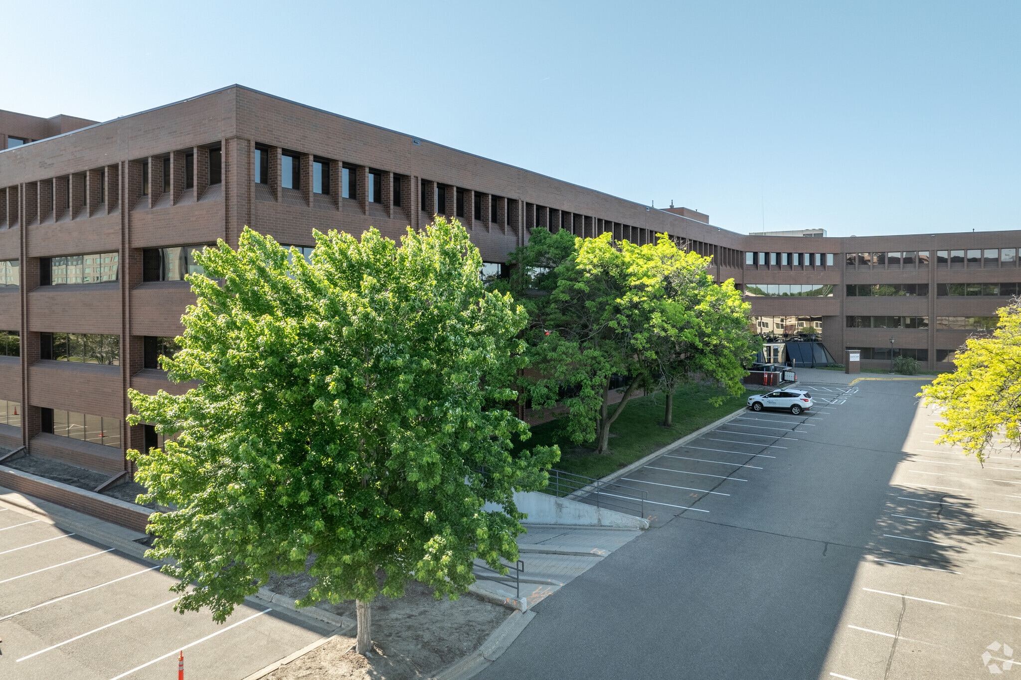 2001 Killebrew Dr, Bloomington, MN for lease Primary Photo- Image 1 of 27