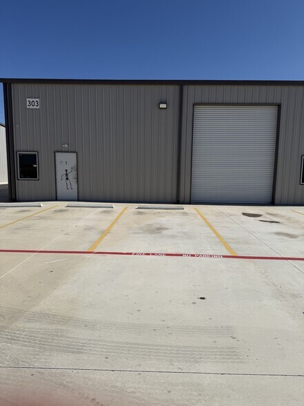 299 Navarro Dr, Seguin, TX à louer - Photo du bâtiment - Image 2 de 38